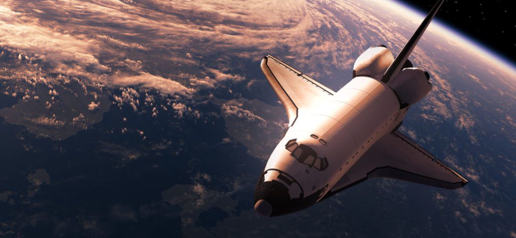 Vista superior de um ônibus espacial orbitando o planeta Terra, destacando as conquistas científicas da Corrida espacial.